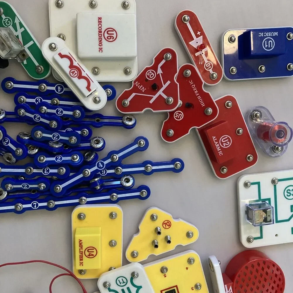 Elenco Toy Snap Circuits Electronics Mixed Lot 3 Manuals Radio Shack ~65 pieces